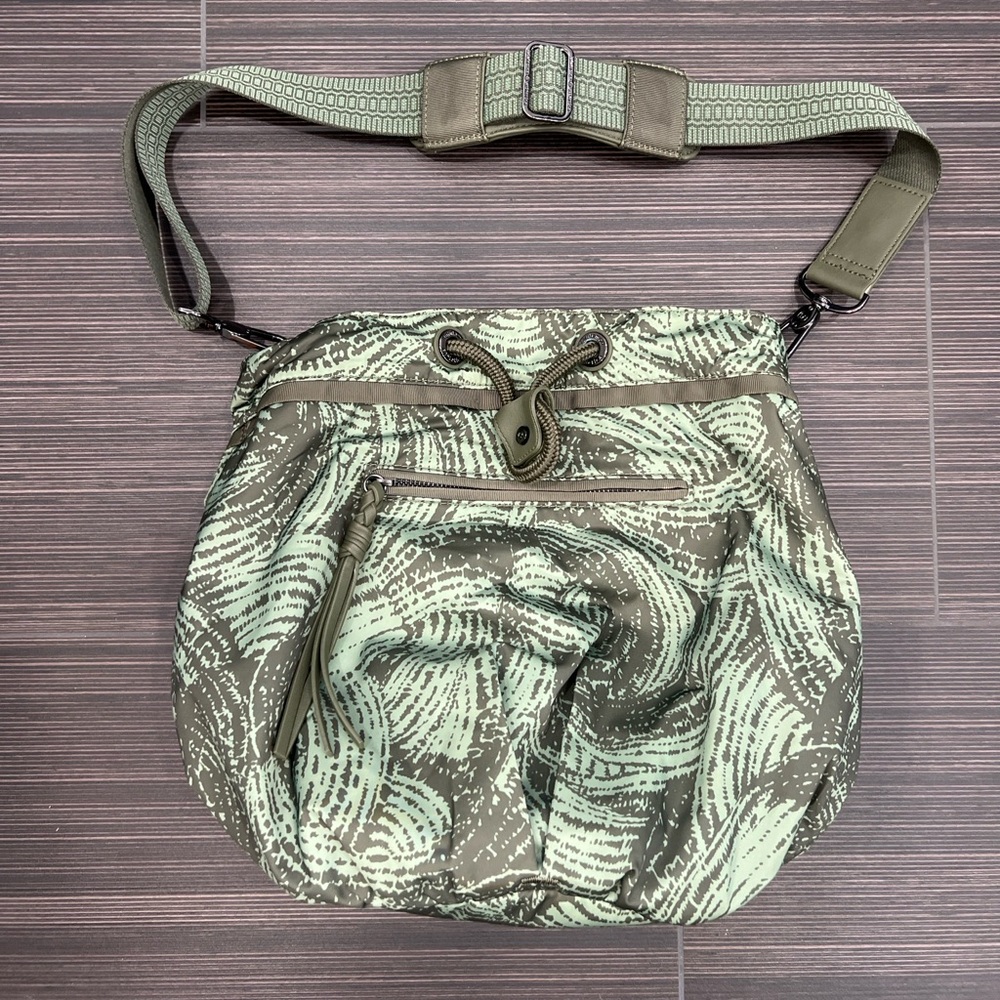 Lululemon Festival Bucket Bag – Spry Mint Palm Adjustable Strap – Rare